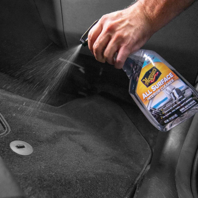 Meguiar's multi-surface interior cleaner ready to use. Compatible with fabrics, carpets, plastics, vinyls, etc.