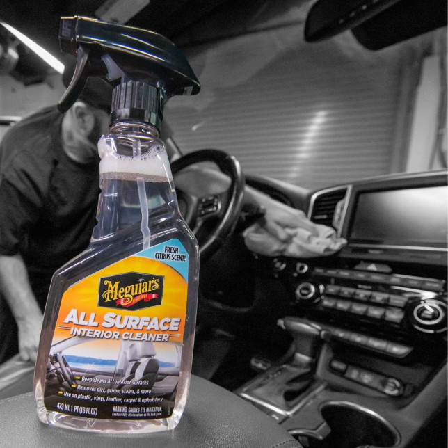 Meguiar's multi-surface interior cleaner ready to use. Compatible with fabrics, carpets, plastics, vinyls, etc.