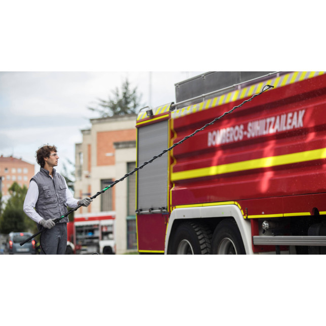IK telescopic lance 3.2m (10.5ft) for easier access to elevated areas.