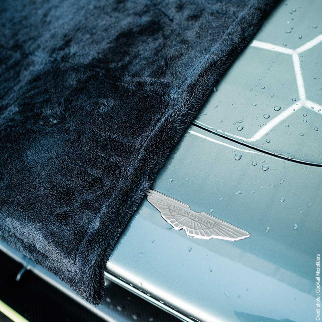 Drying microfiber on a car hood - B52-XL Dryer - 60x90 cm - Cocktail Microfibers